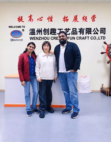 Купувачите ја прегледаа фабриката на Wenzhou Create Fun Craft Co., Ltd